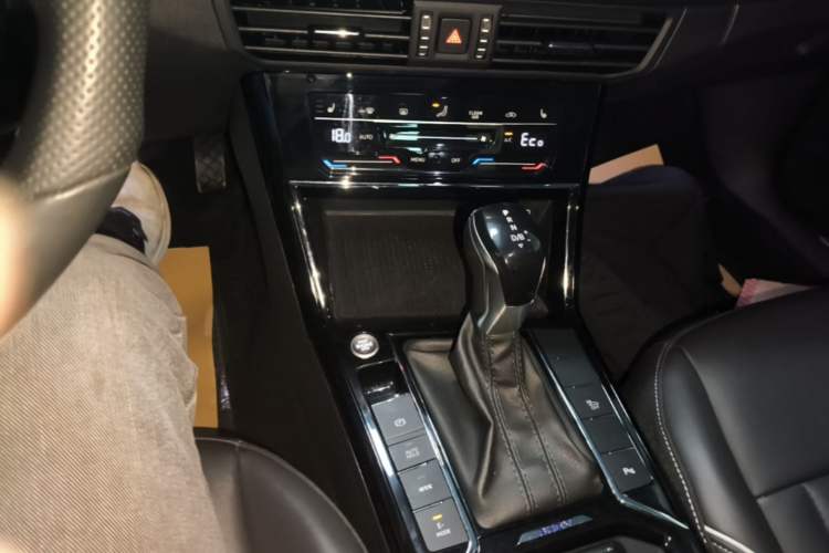 Used Volkswagen Passat New Energy 2023 430 PHEV Hybrid Elite Edition Gear Lever
