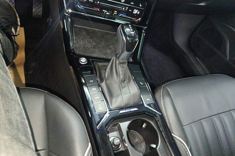Used Volkswagen Passat New Energy 2023 430 PHEV Hybrid Elite Edition Gear Lever