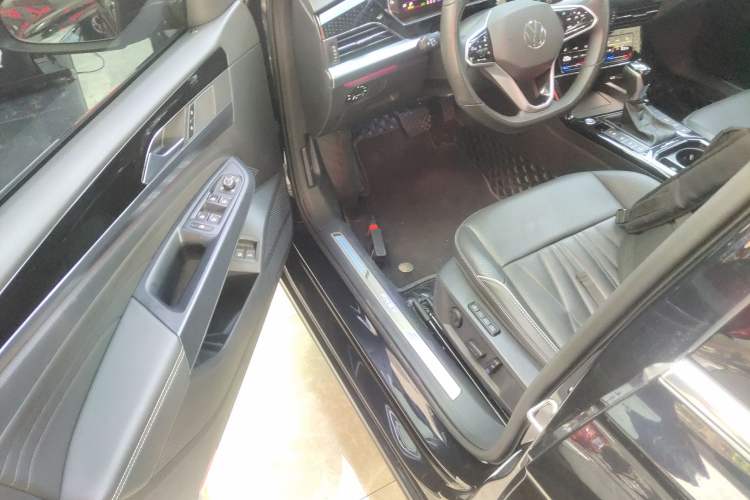 Used Volkswagen Passat New Energy 2023 430 PHEV Hybrid Luxury Edition Interior 3