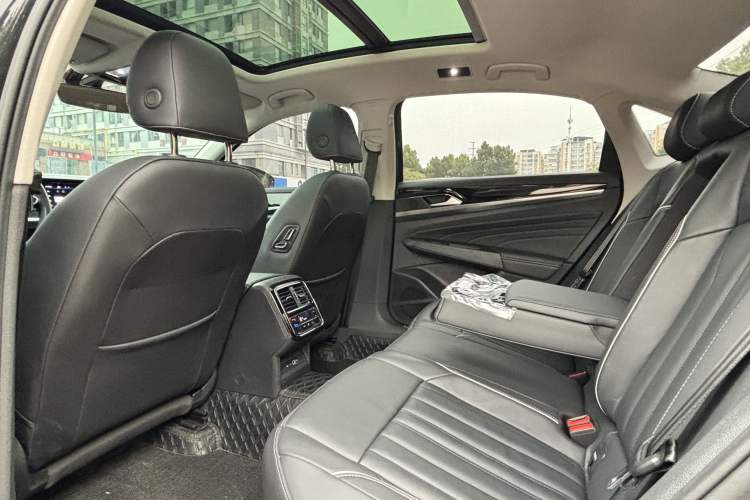 Used Volkswagen Passat New Energy 2023 430 PHEV Hybrid Elite Edition Interior 3