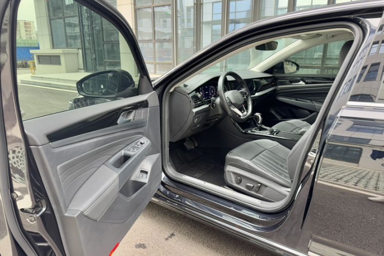 Used Volkswagen Passat New Energy 2023 430 PHEV Hybrid Elite Edition Interior 4
