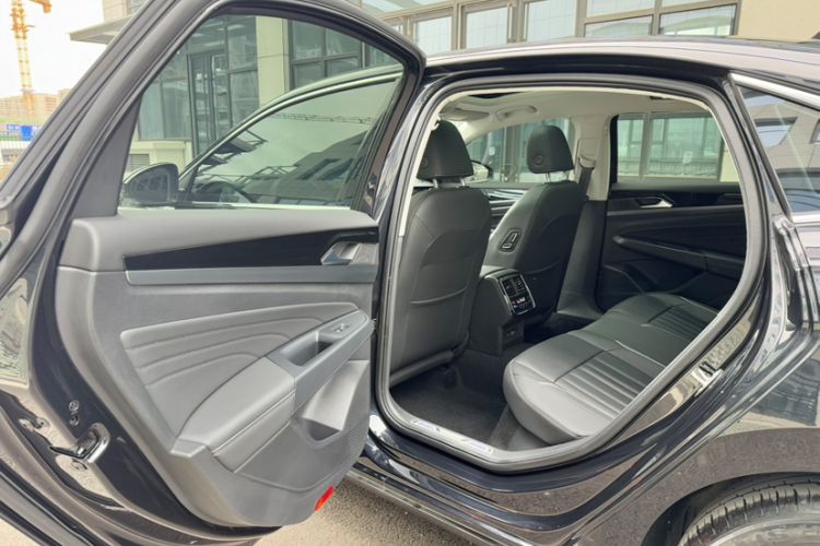 Used Volkswagen Passat New Energy 2023 430 PHEV Hybrid Elite Edition Interior 5