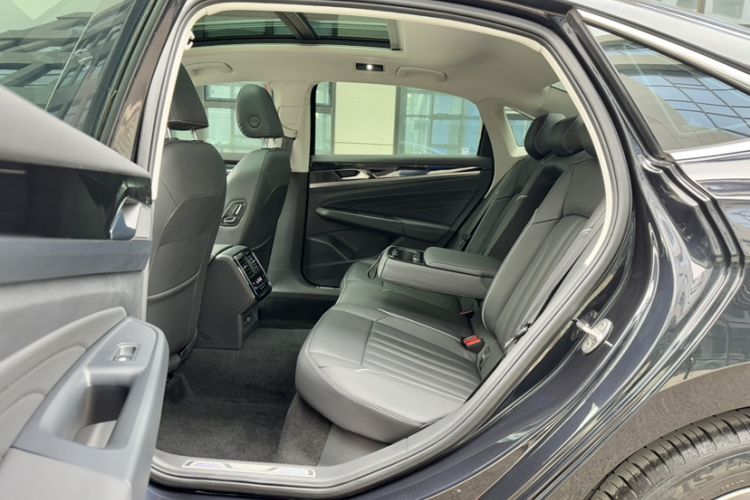 Used Volkswagen Passat New Energy 2023 430 PHEV Hybrid Elite Edition Interior 9