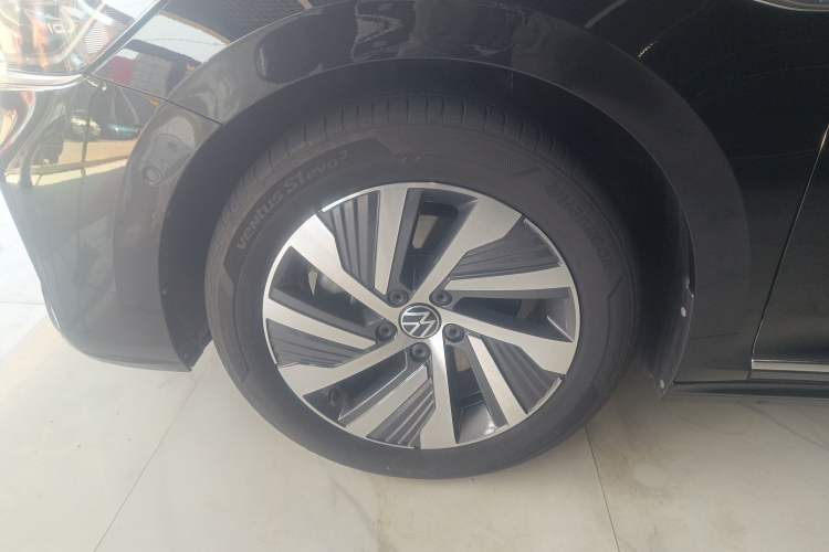 Used Volkswagen Passat New Energy 2023 430 PHEV Hybrid Luxury Edition Left Front Wheel Hub