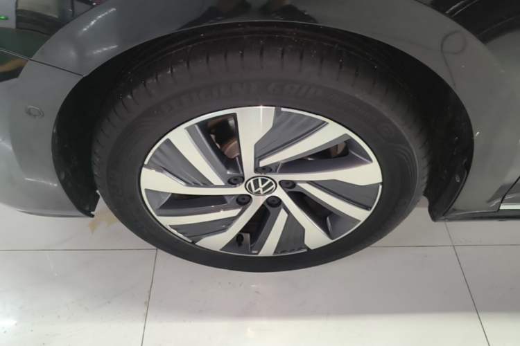 Used Volkswagen Passat New Energy 2023 430 PHEV Hybrid Luxury Edition Left Front Wheel Hub