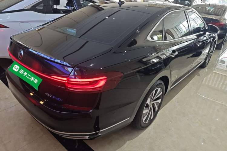 Used Volkswagen Passat New Energy 2023 430 PHEV Hybrid Luxury Edition Rear Right 45 Deg
