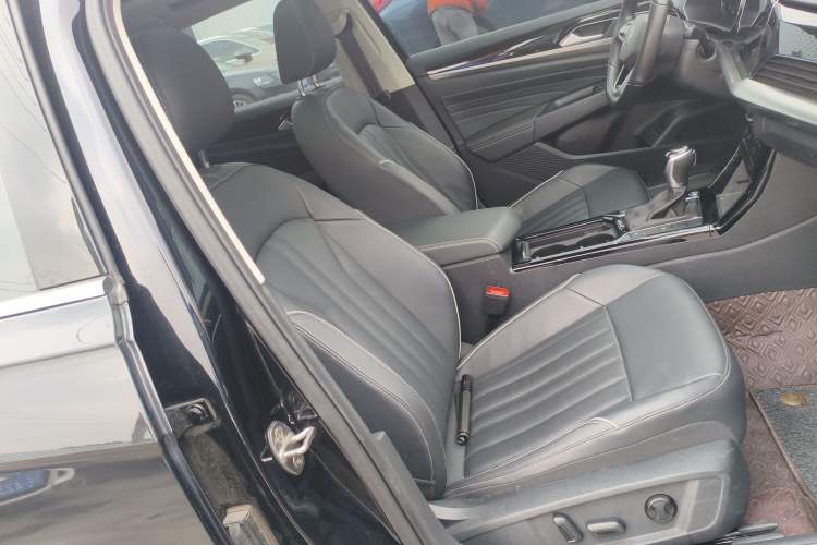Used Volkswagen Passat New Energy 2023 430 PHEV Hybrid Elite Edition Right Front Seat