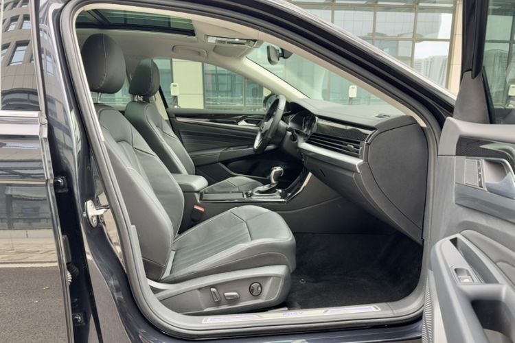 Used Volkswagen Passat New Energy 2023 430 PHEV Hybrid Elite Edition Right Front Seat