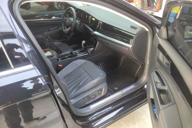Used Volkswagen Passat New Energy 2023 430 PHEV Hybrid Luxury Edition Right Front Seat