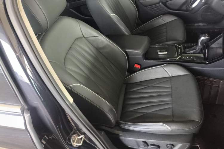 Used Volkswagen Passat New Energy 2023 430 PHEV Hybrid Luxury Edition Right Front Seat