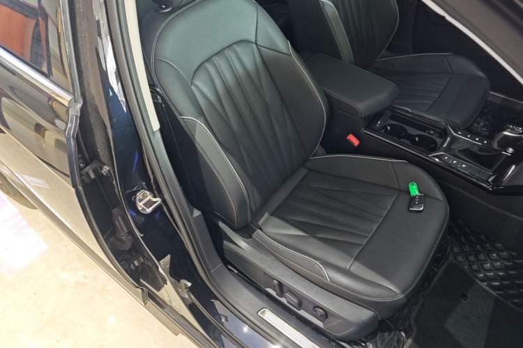 Used Volkswagen Passat New Energy 2023 430 PHEV Hybrid Luxury Edition Right Front Seat