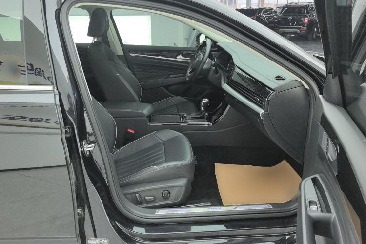 Used Volkswagen Passat New Energy 2023 430 PHEV Hybrid Elite Edition Right Front Seat