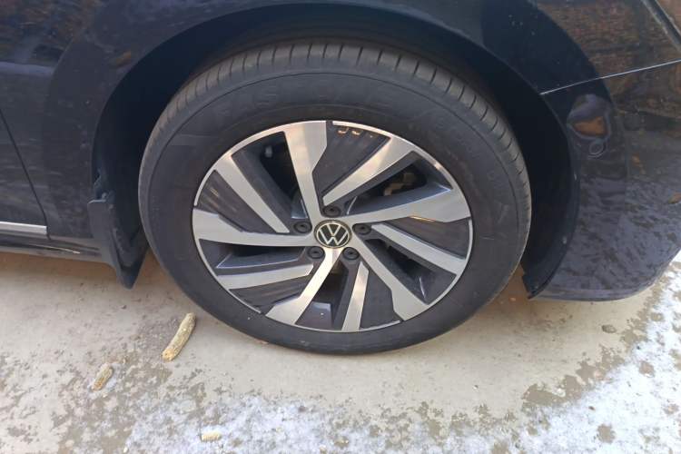 Used Volkswagen Passat New Energy 2023 430 PHEV Hybrid Luxury Edition Right Front Wheel Hub