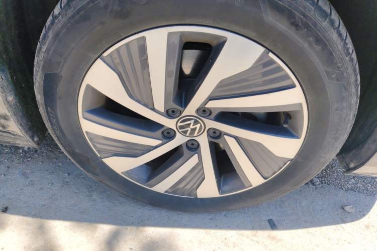 Used Volkswagen Passat New Energy 2023 430 PHEV Hybrid Elite Edition Right Front Wheel Hub