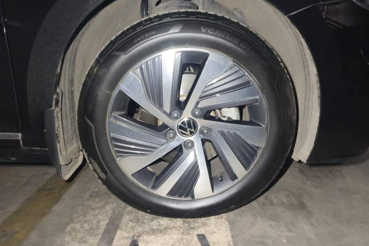 Used Volkswagen Passat New Energy 2023 430 PHEV Hybrid Elite Edition Right Front Wheel Hub