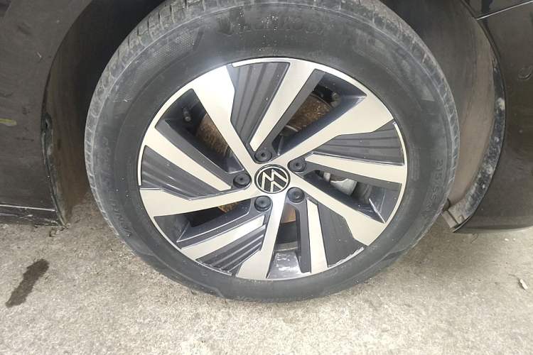 Used Volkswagen Passat New Energy 2023 430 PHEV Hybrid Luxury Edition Right Front Wheel Hub
