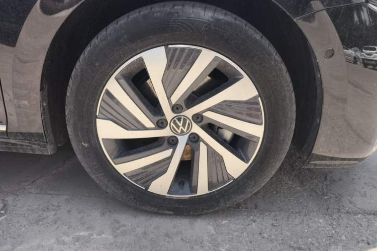 Used Volkswagen Passat New Energy 2023 430 PHEV Hybrid Luxury Edition Right Front Wheel Hub