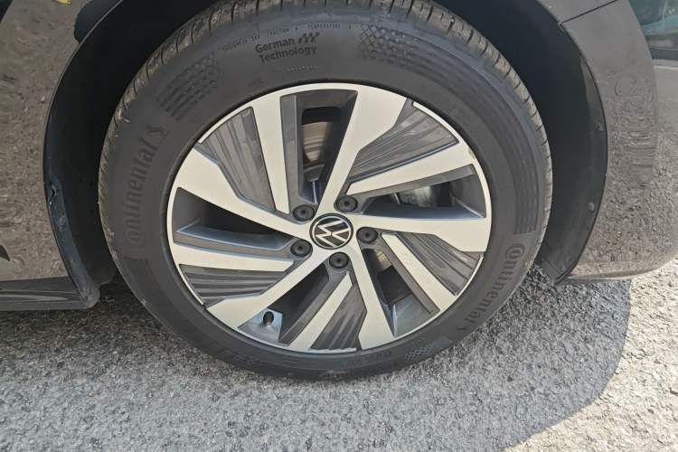 Used Volkswagen Passat New Energy 2023 430 PHEV Hybrid Luxury Edition Right Front Wheel Hub