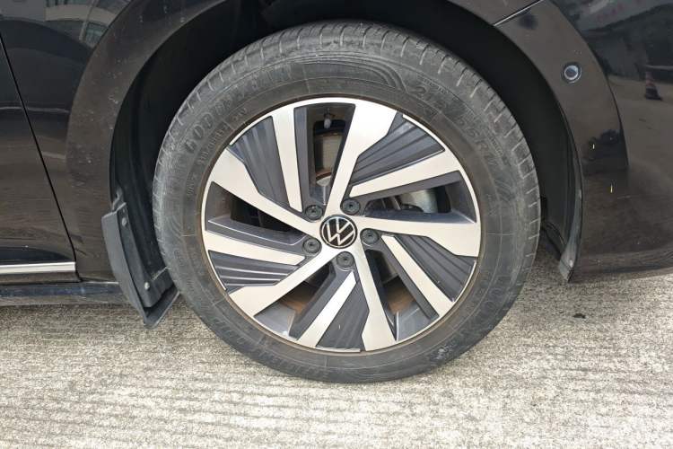 Used Volkswagen Passat New Energy 2023 430 PHEV Hybrid Luxury Edition Right Front Wheel Hub