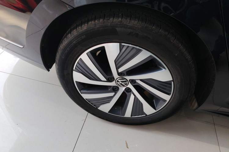Used Volkswagen Passat New Energy 2023 430 PHEV Hybrid Elite Edition Right Rear Wheel Hub