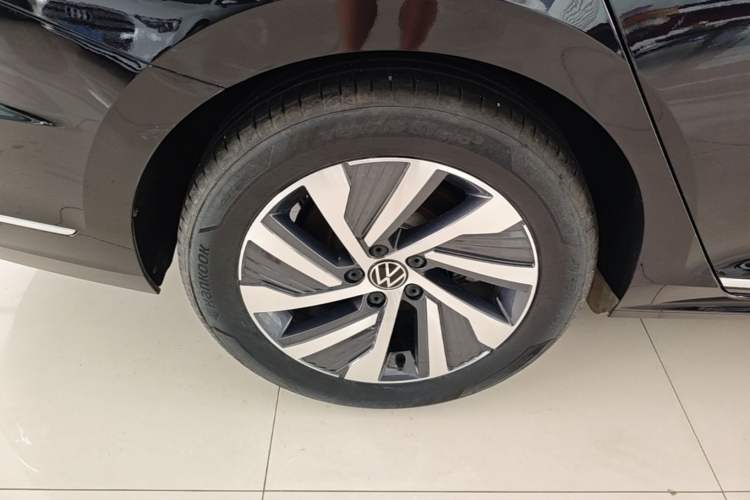 Used Volkswagen Passat New Energy 2023 430 PHEV Hybrid Elite Edition Right Rear Wheel Hub