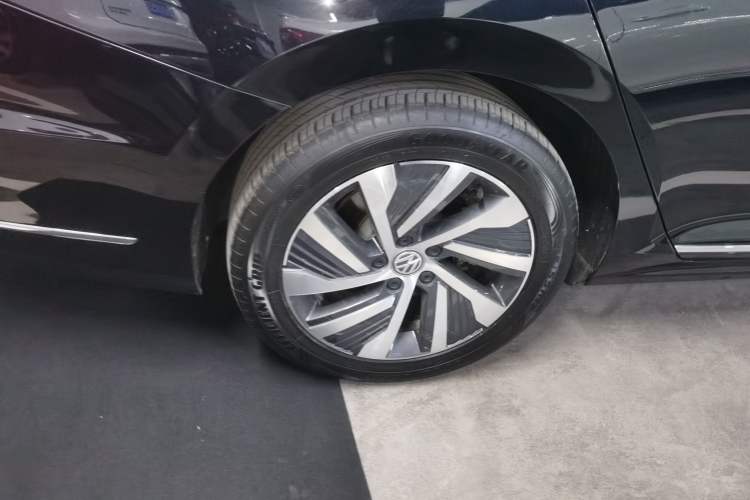 Used Volkswagen Passat New Energy 2023 430 PHEV Hybrid Elite Edition Right Rear Wheel Hub