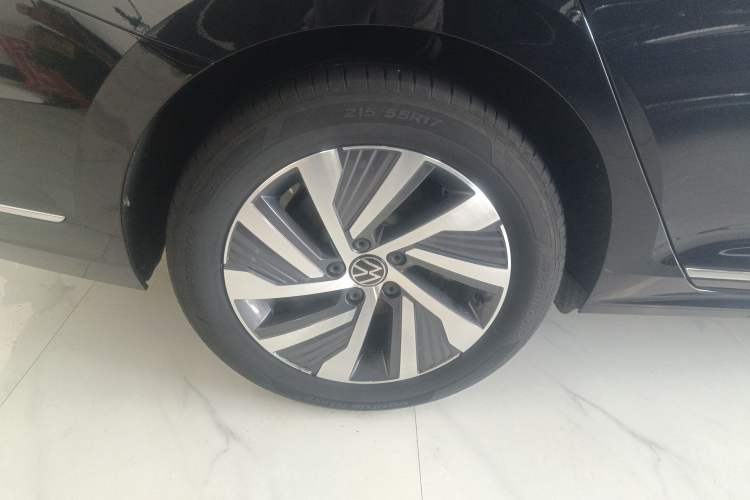 Used Volkswagen Passat New Energy 2023 430 PHEV Hybrid Luxury Edition Right Rear Wheel Hub