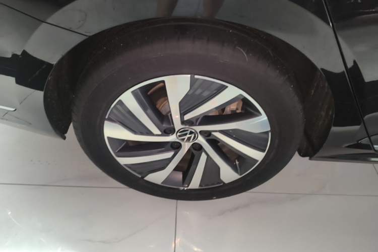 Used Volkswagen Passat New Energy 2023 430 PHEV Hybrid Luxury Edition Right Rear Wheel Hub