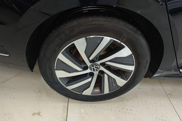 Used Volkswagen Passat New Energy 2023 430 PHEV Hybrid Elite Edition Right Rear Wheel Hub