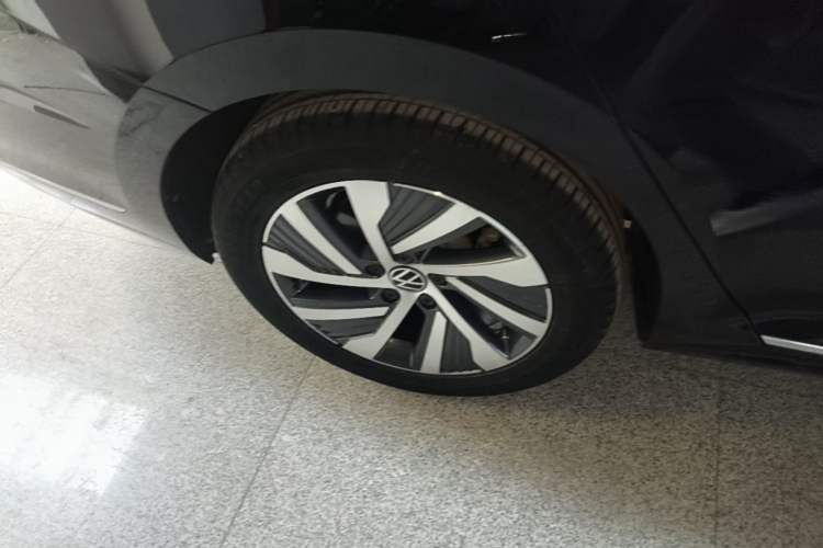 Used Volkswagen Passat New Energy 2023 430 PHEV Hybrid Elite Edition Right Rear Wheel Hub