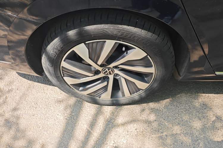 Used Volkswagen Passat New Energy 2023 430 PHEV Hybrid Elite Edition Right Rear Wheel Hub