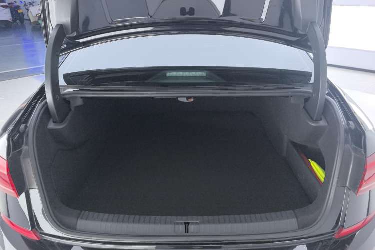 Used Volkswagen Passat New Energy 2023 430 PHEV Hybrid Elite Edition Trunk