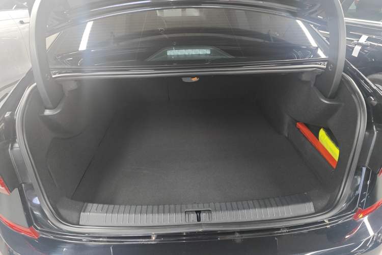 Used Volkswagen Passat New Energy 2023 430 PHEV Hybrid Luxury Edition Trunk