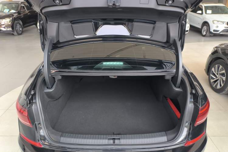 Used Volkswagen Passat New Energy 2023 430 PHEV Hybrid Elite Edition Trunk