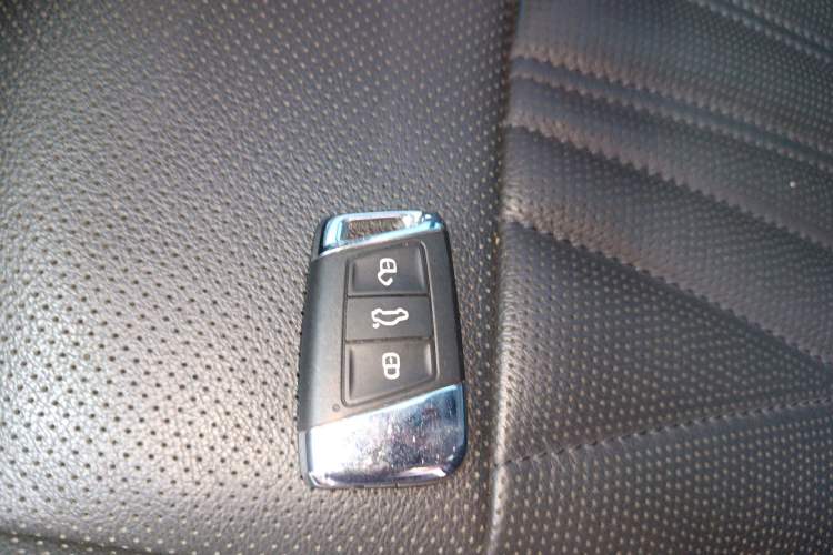 Used Volkswagen Passat New Energy 2023 430 PHEV Hybrid Luxury Edition Vehicle Key