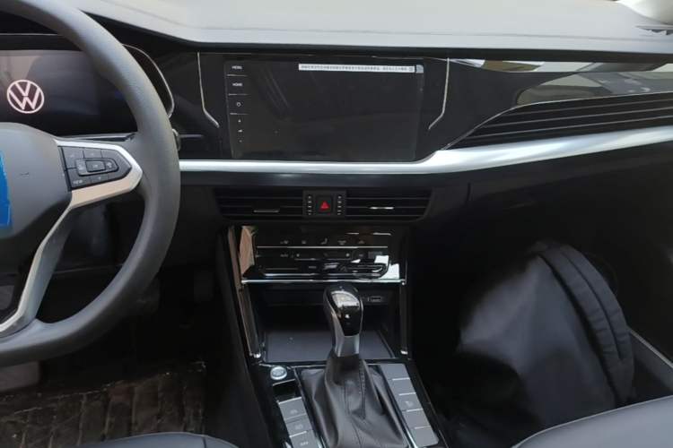 Used Volkswagen Passat New Energy 2025 430 PHEV Hybrid Business Edition Audio And AC Panel