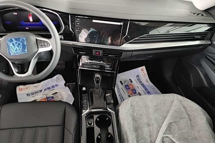 Used Volkswagen Passat New Energy 2025 430 PHEV Hybrid Business Edition Audio And AC Panel