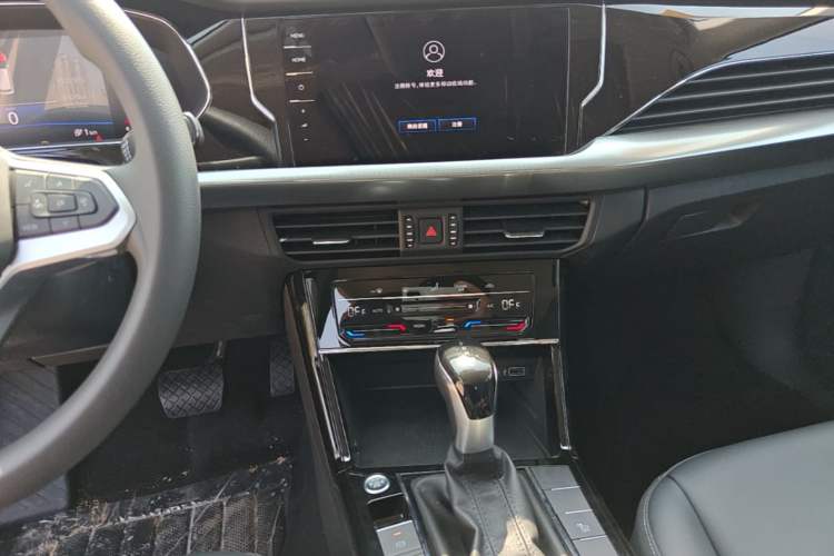 Used Volkswagen Passat New Energy 2025 430 PHEV Hybrid Business Edition Audio And AC Panel