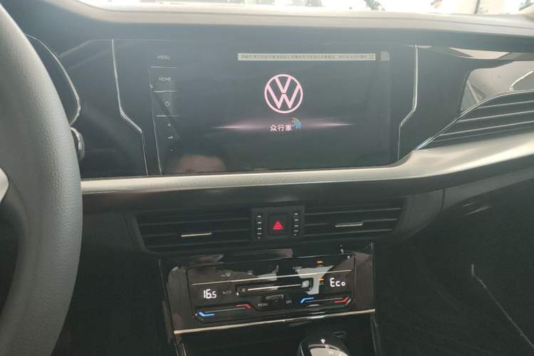 Used Volkswagen Passat New Energy 2025 430 PHEV Hybrid Business Edition Audio And AC Panel