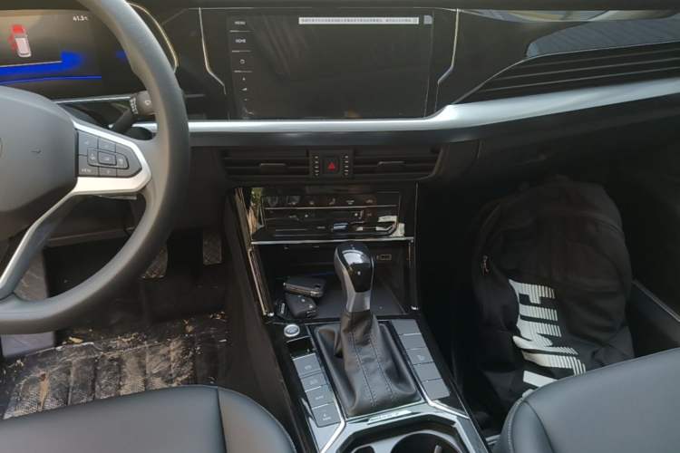 Used Volkswagen Passat New Energy 2025 430 PHEV Hybrid Business Edition Audio And AC Panel