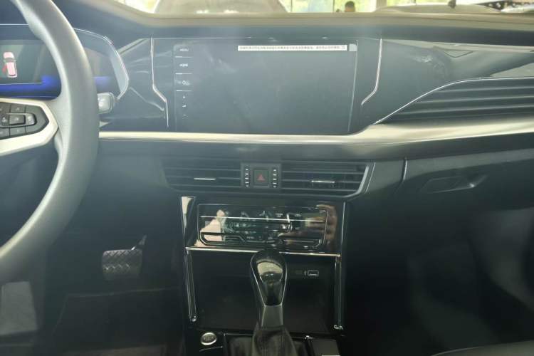 Used Volkswagen Passat New Energy 2025 430 PHEV Hybrid Business Edition Audio And AC Panel