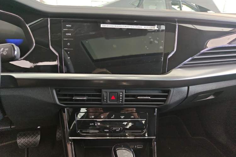 Used Volkswagen Passat New Energy 2025 430 PHEV Hybrid Business Edition Audio And AC Panel