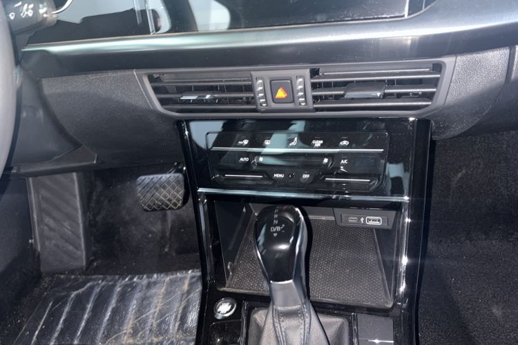 Used Volkswagen Passat New Energy 2025 430 PHEV Hybrid Business Edition Audio And AC Panel