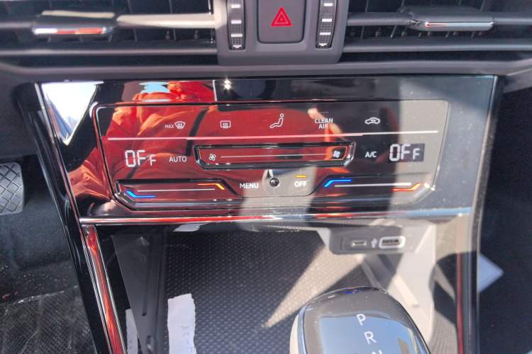 Used Volkswagen Passat New Energy 2025 430 PHEV Hybrid Business Edition Audio And AC Panel