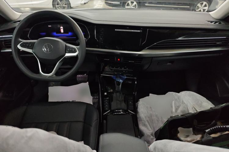 Used Volkswagen Passat New Energy 2025 430 PHEV Hybrid Business Edition Center Console