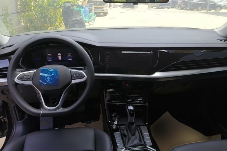 Used Volkswagen Passat New Energy 2025 430 PHEV Hybrid Business Edition Center Console