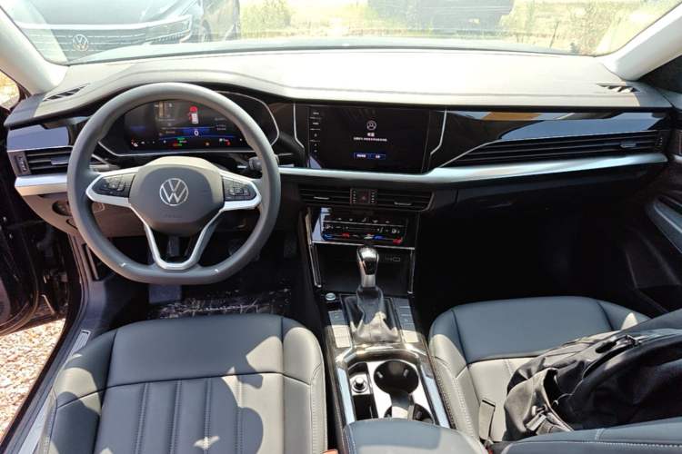 Used Volkswagen Passat New Energy 2025 430 PHEV Hybrid Business Edition Center Console