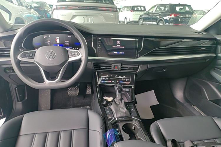 Used Volkswagen Passat New Energy 2025 430 PHEV Hybrid Business Edition Center Console