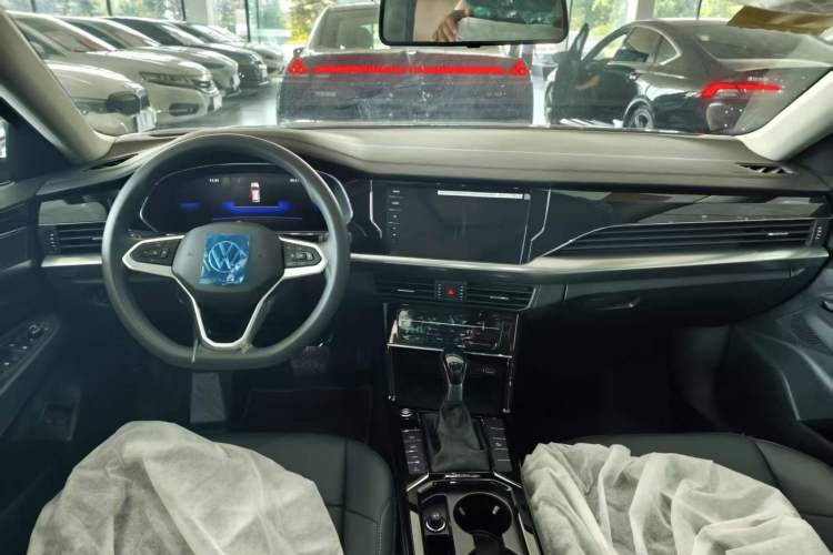 Used Volkswagen Passat New Energy 2025 430 PHEV Hybrid Business Edition Center Console