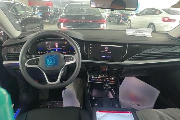 Used Volkswagen Passat New Energy 2025 430 PHEV Hybrid Business Edition Center Console